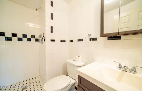 Bath - 2949 Easy St, Mims, FL 32754 photo 1 of 1