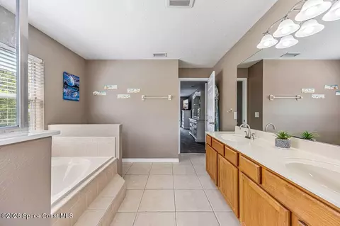Bath - 934 Munch Ln, Cocoa, FL 32927 photo 4 of 5