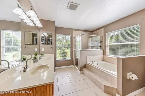 Bath - 934 Munch Ln, Cocoa, FL 32927 photo 2 of 5