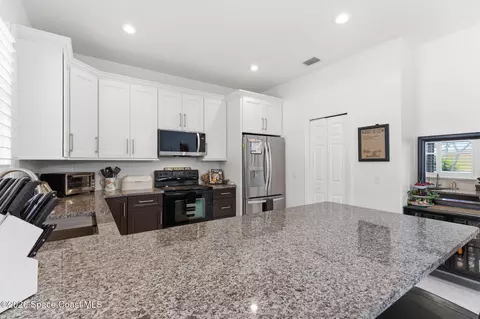 Kitchen - 406 Wenthrop Cir, Rockledge, FL 32955 photo 3 of 6
