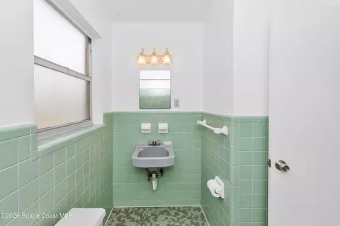 Bath - 1106 Myrtle Ln, Cocoa, FL 32922 photo 3 of 4