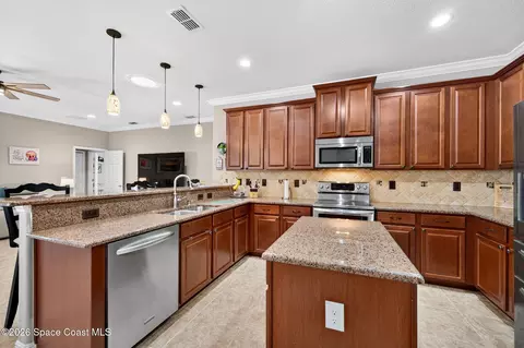 Kitchen - 265 Sirius Ct, Melbourne, FL 32904 photo 4 of 5