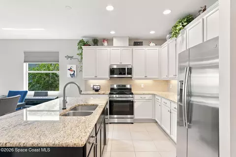 Kitchen - 3055 Blazing Star Dr, Melbourne, FL 32940 photo 2 of 5