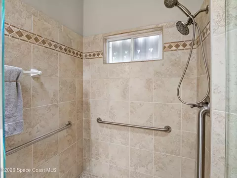 Bath - 155 Waters Edge Ln, Indialantic, FL 32903 photo 2 of 3