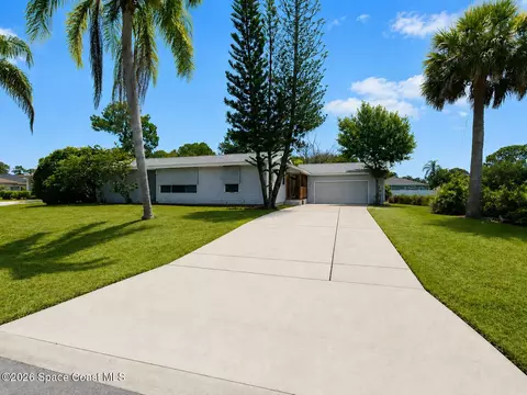 581 Borraclough Ave NW, Palm Bay, FL 32907