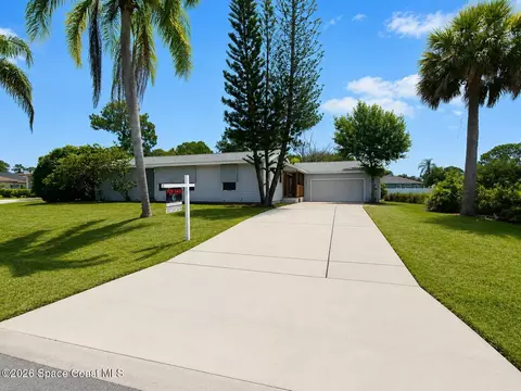581 Borraclough Ave NW, Palm Bay, FL 32907