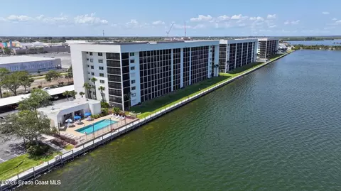 300 S Sykes Creek Pkwy #302, Merritt Island, FL 32952