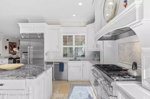Kitchen - 339 Cocoa Ave, Indialantic, FL 32903 photo 12 of 14