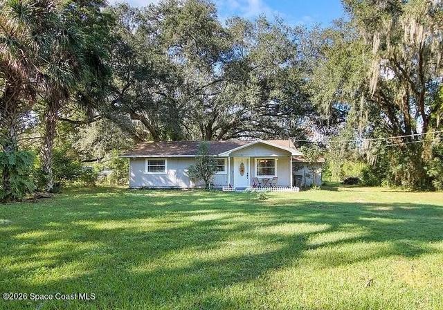 2626 De Montmollin Rd, Plant City, FL 33566