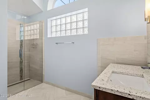 Bath - 5775 Sheffield Pl, Melbourne, FL 32940 photo 4 of 5