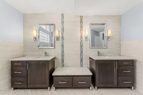 Bath - 5775 Sheffield Pl, Melbourne, FL 32940 photo 2 of 5