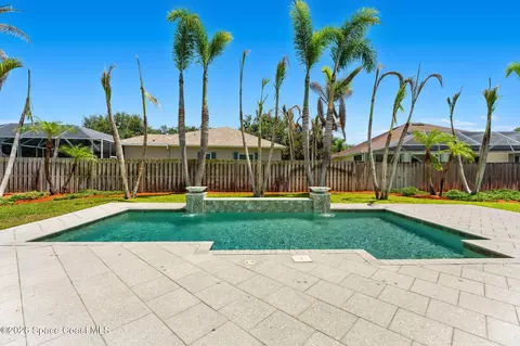 Exterior - 5775 Sheffield Pl, Melbourne, FL 32940 photo 5 of 9