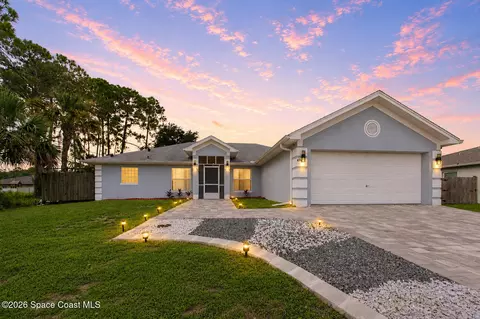 476 Ocala St SW, Palm Bay, FL 32908