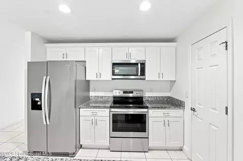 Kitchen - 33 Ella St, Melbourne, FL 32935 photo 2 of 3