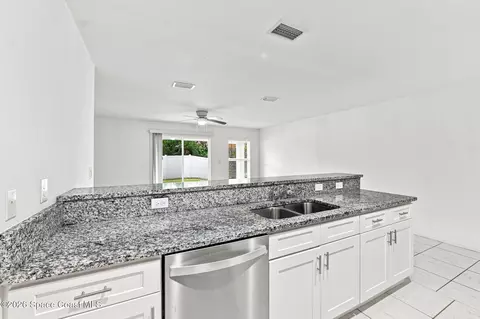 Kitchen - 33 Ella St, Melbourne, FL 32935 photo 3 of 3