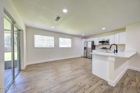 Living - 5433 Bridge Rd, Cocoa, FL 32927 photo 4 of 4