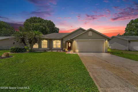 1072 Grandeur St SE, Palm Bay, FL 32909