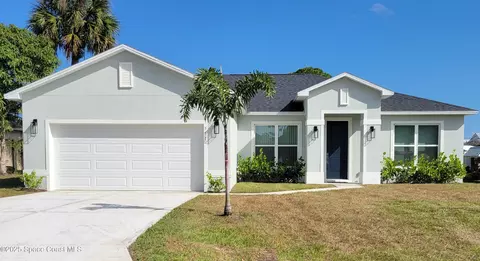 551 Borraclough Ave NW, Palm Bay, FL 32907