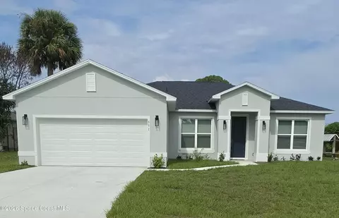 551 Borraclough Ave NW, Palm Bay, FL 32907