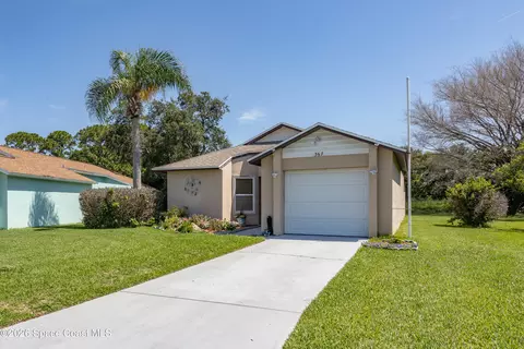 Exterior - 367 Cypress Point Dr, Melbourne, FL 32940 photo 3 of 9