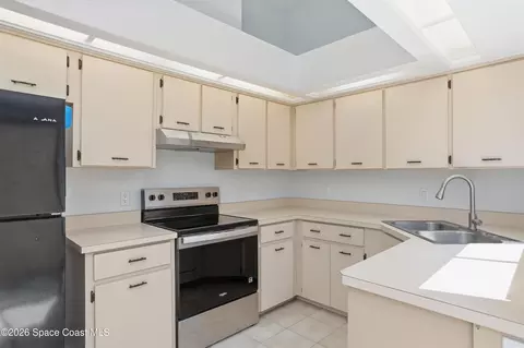Kitchen - 367 Cypress Point Dr, Melbourne, FL 32940 photo 2 of 2