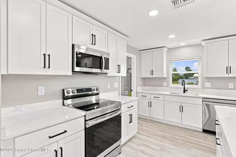 Kitchen - 2712 Padden Ct, Cocoa, FL 32926 photo 3 of 7