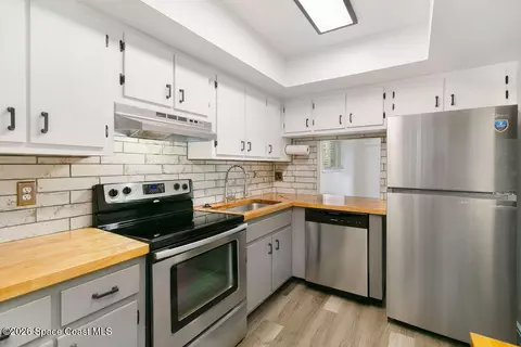 Kitchen - 3001 Thrush Dr #219, Melbourne, FL 32935 photo 1 of 2