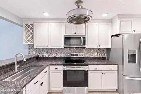 Kitchen - 206 Augusta Way, Melbourne, FL 32940 photo 2 of 4