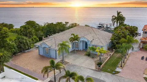 809 W Central Blvd, Cape Canaveral, FL 32920