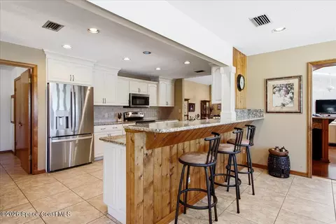 Kitchen - 730 Kerry Downs Cir, Melbourne, FL 32940 photo 7 of 11