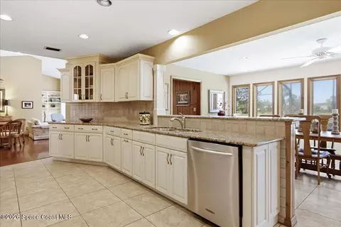 Kitchen - 730 Kerry Downs Cir, Melbourne, FL 32940 photo 3 of 11