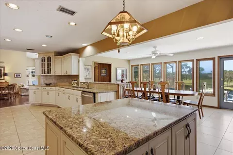 Kitchen - 730 Kerry Downs Cir, Melbourne, FL 32940 photo 5 of 11