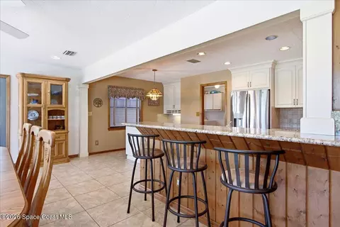 Kitchen - 730 Kerry Downs Cir, Melbourne, FL 32940 photo 9 of 11