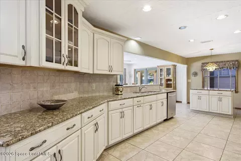 Kitchen - 730 Kerry Downs Cir, Melbourne, FL 32940 photo 1 of 11