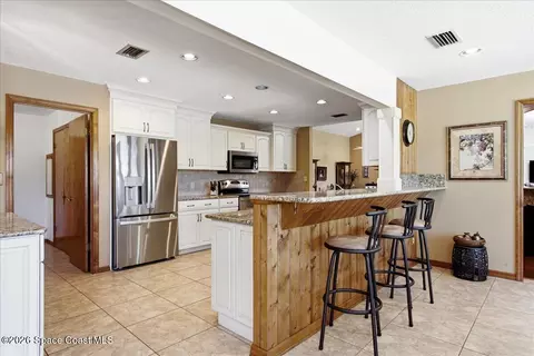 Kitchen - 730 Kerry Downs Cir, Melbourne, FL 32940 photo 8 of 11