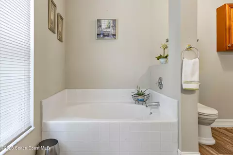 Bath - 650 Benton Dr, Melbourne, FL 32901 photo 4 of 5