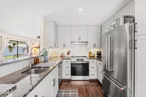 Kitchen - 917 Yorktowne Dr, Rockledge, FL 32955 photo 3 of 4