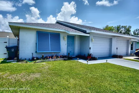 37 E Towne Pl, Titusville, FL 32796