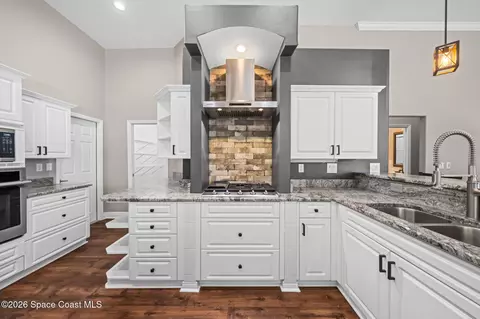 Kitchen - 842 Thrasher Dr, Rockledge, FL 32955 photo 4 of 8