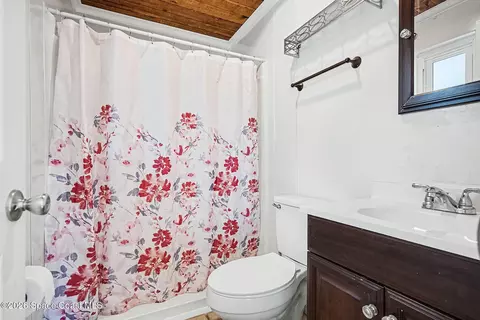 Bath - 886 Barris Ln, Rockledge, FL 32955 photo 2 of 2