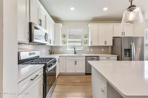 Kitchen - 3063 Tidepool Pl, Melbourne, FL 32940 photo 2 of 5
