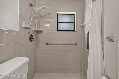 Bath - 830 Tupelo Dr, Melbourne, FL 32935 photo 2 of 4