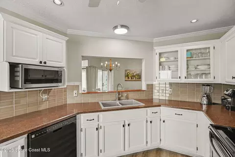 Kitchen - 723 Spring Valley Dr, Melbourne, FL 32940 photo 2 of 3