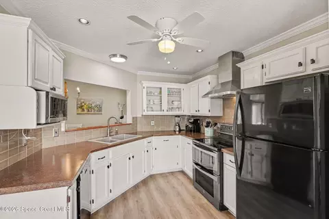 Kitchen - 723 Spring Valley Dr, Melbourne, FL 32940 photo 1 of 3