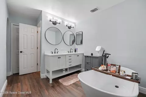 Bath - 6101 Corning Rd, Cocoa, FL 32927 photo 2 of 5