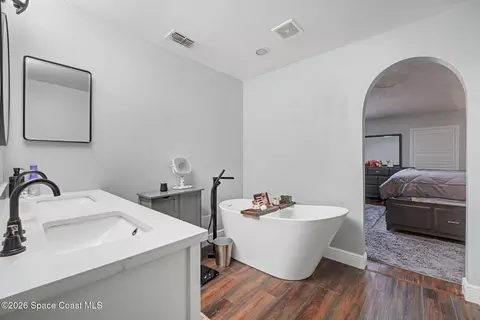 Bath - 6101 Corning Rd, Cocoa, FL 32927 photo 1 of 5