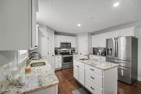Kitchen - 6101 Corning Rd, Cocoa, FL 32927 photo 3 of 3