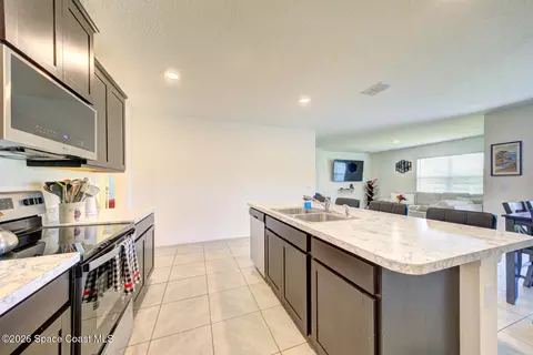 Kitchen - 913 Trinity St, Rockledge, FL 32955 photo 5 of 6