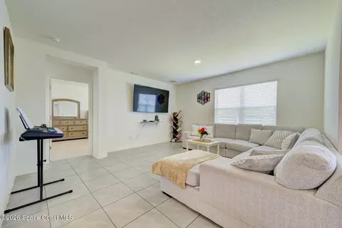 Living - 913 Trinity St, Rockledge, FL 32955 photo 1 of 1