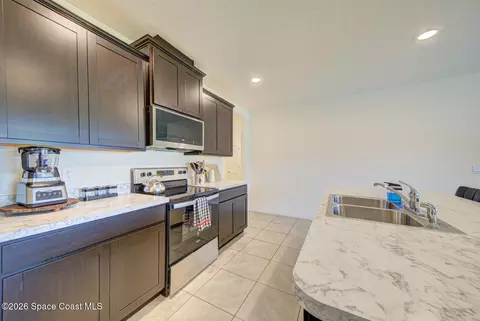 Kitchen - 913 Trinity St, Rockledge, FL 32955 photo 6 of 6